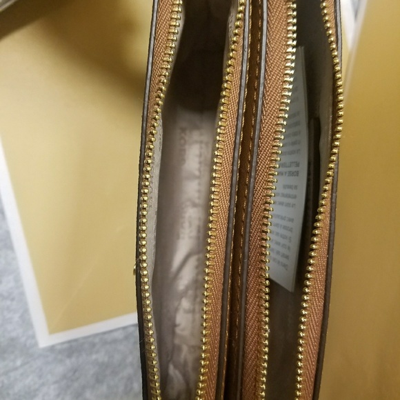 Michael Kors| NWT Jet Set Travel Double Wristlet - Picture 5 of 6